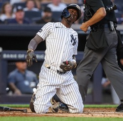 【MLB】チザムJr.が悶絶、自打球がワンバウンドで“股間に直撃” ジャッジはベンチで笑い堪えるも……実況席は爆笑「これは痛すぎるぞ」