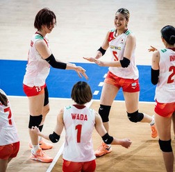 バレー女子日本代表、圧巻のチェコ撃破に公式称賛「完璧な記録は継続中」 最多21得点の佐藤淑乃は「オールラウンドな活躍」【VNL2026】