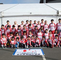 　BMX世界選手権がニュージーランドのオークランドで7月23日に開幕し、練習走行ののち開会式が行われた。日本からはこの大会にエリートとジュニアのチャンピオンシップに4選手、年齢別のチャレンジに41選手が出場する。