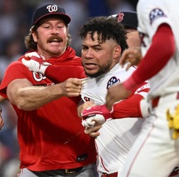【MLB】「黙って座ってろ」挑発受けた“問題児”コントレラスがブチ切れ……Rソックス戦で乱闘騒ぎ、前日被弾のマイコラスも退場処分に