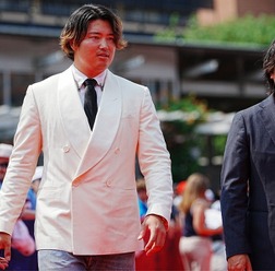 【MLB】村上宗隆、Wソックスの“格下扱い”は「うるせえと思ってます」 白ジャケットとデニムでレッドカーペットショーに登場