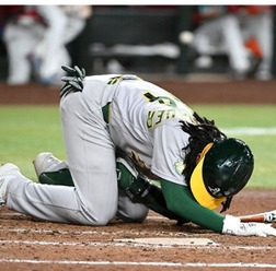 【MLB】アスレチックス23歳新人、自打球直撃で「睾丸破裂」 メジャー初アーチ直後の打席でまさかの“悪夢”