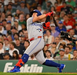 【MLB】“大谷翔平超え”を果たした岡本和真、ブ軍監督が称賛「大偉業だよ、本当に才能に溢れている」 日本選手1年目の最多本塁打を更新