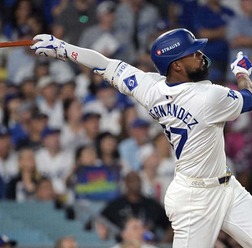【MLB】ドジャースに新たな動き?テオスカー放出の可能性 米敏腕記者の発言が発端……地元メディアは大反対「対左の数少ない強力な右打者だ」