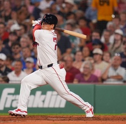 【MLB】「直近31勝5敗」快進撃レッドソックスが8連勝、延長乱打戦でサヨナラ勝ち 吉田正尚も劣勢から反撃の適時打