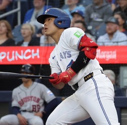 【MLB】岡本和真、左ひざ打撲で2戦連続欠場も……指揮官は明日のスタメン復帰に前向き「出場できると期待している」