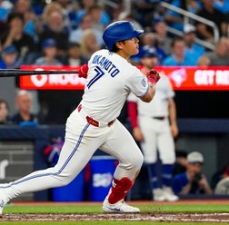 【MLB】岡本和真、殊勲の決勝適時打を呼び込んだ「幸運な落球」　一塁手がファールフライを捕球できず命拾い