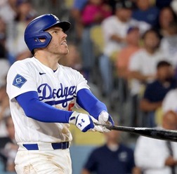 【MLB】前日ベンチに転落したフリーマン、痛みが残る中で強行出場 「本人からメールが届いて……」ロバーツ監督が明かした舞台裏