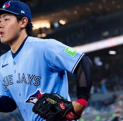 【MLB】岡本和真、一塁守備で162キロの強烈ゴロを好捕 華麗な反転送球“3-6-1”を米記者称賛「これは本当に難しい併殺プレーだ」