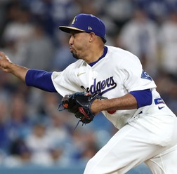 【MLB】守護神ディアスが再離脱……不調の原因は「首の炎症」による投球フォームの乱れか、ロバーツ監督が示唆