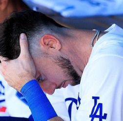 【MLB】悲壮感漂うタッカーの痛恨落球に「かわいそうになってきた」　攻守で苦しむ現状…ついにファンも“同情”「今の彼は本当に自信をなくしている」