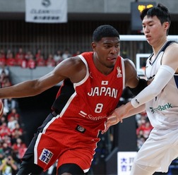 八村塁、サウジ戦で圧巻のパフォーマンス 「なぜNBAで頼れる存在なのか分かる」「完璧なシュートを披露」称賛の声続々【カタールW杯】