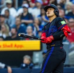 【MLB】岡本和真、7試合ぶり27号アーチで貴重な追加点 スイーパーを本拠地左翼スタンドへ豪快弾「30本塁打が見えてきた」