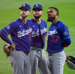 【MLB】ドジャースファンが考える貧打解消プラン「テオ&タッカーはベンチ、若手有望株デ・パウラの昇格」 地元メディアに意見続々