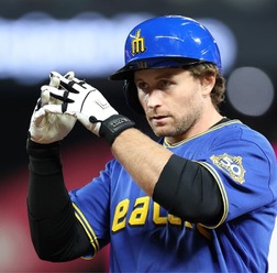 【MLB】マリナーズ新戦力ドノバン、不運なアクシデントの脳震とうが回復遅れ「ノックを受けても吐きそうになる」 打撃練習でヘルメット着用せず