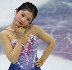 「もう天使だわ」18歳になった中井亜美、トレードマークの“首傾げポーズ”も披露……五輪祝賀会の様子を在籍校が公開【フィギュア】