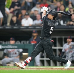 【MLB】“先制32号3ラン”村上宗隆、課題の左投手から豪快アーチ 前日まで「打率.182」も……バルデスの初球シンカーをフルスイング