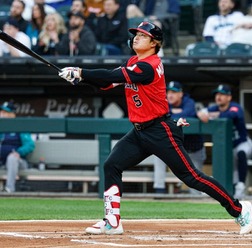 【MLB】「またも響いた、甘美な打球音」村上宗隆が1試合2発で完全復活、菅野智之から「今季34号、35号ソロ」