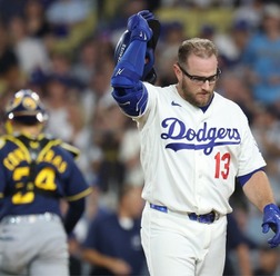 【MLB】「ドジャースのプランAは強く振る、プランBはもっと強く振るだった」地元メディアが打線の課題を列挙 勝者ブルワーズとの決定的な違い