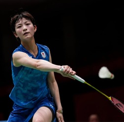 フランスOPで負傷棄権した宮崎友花「前髪ぱっつん」で元気な姿　リーグ開幕戦を控えて秋田入り、なまはげと記念写真も【バドミントン】