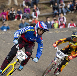 　2013伊豆BMX国際が11月17日に静岡県伊豆市の日本サイクルスポーツセンターBMXトラックで開催され、女子レースでタイのアマンダ・カー（スーパークロス）が優勝した。