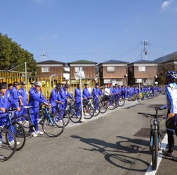 スポーツバイクを使った体験試乗は、MTBプロ選手の門田基志さんが講師を務めた（撮影：清家太郎）