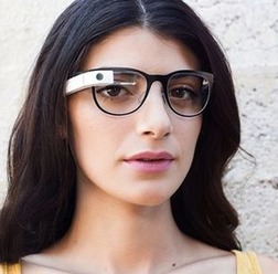 米Googleは28日（現地時間）、同社が開発中のメガネ型ウェアラブル端末「Google Glass」において、度付きレンズに対応するフレームの提供をExplorer（プロトタイプの同製品のユーザー）向けに開始した。
