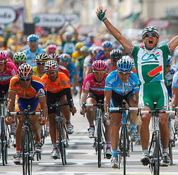 　ツール・ド・フランスは7月11日、ビエルコトレ～ジョワニー間の193kmで第4ステージを行い、ノルウェーのトル・フースホフト（28＝クレディアグリコル）がゴール勝負を制して、昨年の最終日シャンゼリゼ以来となる大会通算５勝目を挙げた。総合トップのファビアン・カ