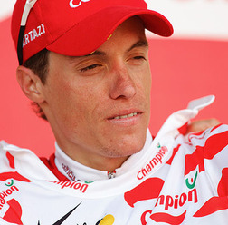 　7月12日に行われたツール・ド・フランス第5ステージで、白地に赤い水玉模様の山岳賞ジャージがステファン・オジェ（31＝フランス、コフィディス）からチームメートのシルバン・シャバネル（28＝フランス）に譲られた。