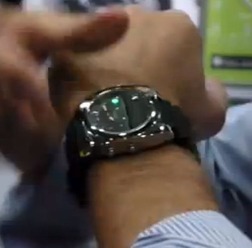 【MWC 2014 Vol.42（動画）】時計であることを第一に考えたスマートウォッチ、Martian Voice Watch

Martian Watchesは、一見すると普通の腕時計のように見えるスマートウォッチを展示していた。