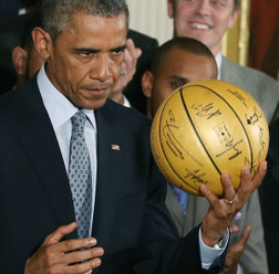 オバマ大統領とスパーズの会合のようす（2015年1月12日）（c）Getty Images