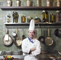 レストランの格付けで有名なミシュラン社の2014年フランス版「ミシュラン」の星の格付けが2月24日に発表され、新たにモンテカルロ・ビーチホテル内のイタリアンレストラン「エルザ」が1つ星を獲得した。