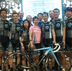 ニールプライド・メンズクラブプロサイクリングクラブが日本を拠点とするプロチームとして国際登録し、今季は国内の実業団シリーズ戦を主戦場として活動していく。3月24日にフランス大使館内で記者発表した。同チームは2006年に日仏サイクリングクラブとして発足した。