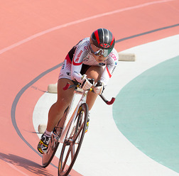 梶原悠未がアジア三冠に向けて女子ジュニア個人パーシュート予選1位