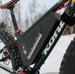 アラスカの兄弟が考案する自転車取り付け型ケース『AK CODEPAK』
