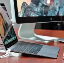 新型MacBookの必需品？あらゆるポートを使用可能にする「HydraDock」…米国発