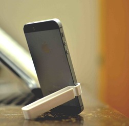 シンプルで美しいiPhone用スタンド「The Grip」…米国発