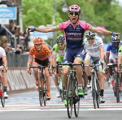 2015年ジロ・デ・イタリア第7ステージ、ディエゴ・ウリッシ（ランプレ・メリダ）が優勝