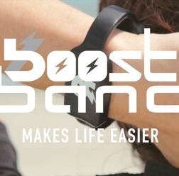 腕に装着するウェアラブルモバイルバッテリー「Boost Band」の使い方