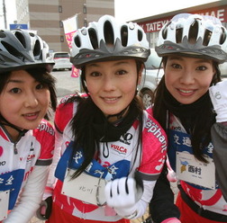 　女優・北川えり（32）が3月2日に千葉県館山市で開催されたサイクリングイベント「菜の花サイクリング」に参加。片山右京がプロデュースした女性だけの自転車チーム「チームエレファント」のメンバーとともに、距離60kmを走破した。