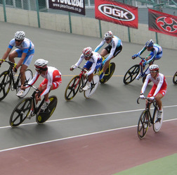 　第28回アジア自転車競技選手権大会・第15回アジア・ジュニア自転車競技選手権大会は4月13日、トラックレース最終日となる4日目の競技を終え、エリート男子1kmタイムトライアルで新田祐大（22＝日本競輪選手会）が3位に入るなど熱戦が繰り広げられた。