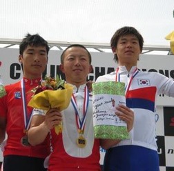 　第15回アジア・ジュニア自転車競技選手権大会は4月16日、ジュニア男子ロードレースが行われ、野口正則（17＝奈良･榛生昇陽高校）が3人のゴール勝負を制して優勝した。