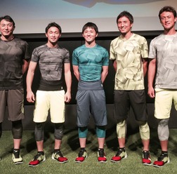 NIKE TRAINING SESSION。右から李忠成、那須大亮、伊藤正樹、山中慎介、木場克己トレーナー（2015年7月7日）