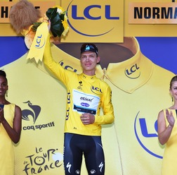 2015年ツール・ド・フランス第6ステージ、マイヨジョーヌのトニー・マルティン（エティックス・クイックステップ）が負傷