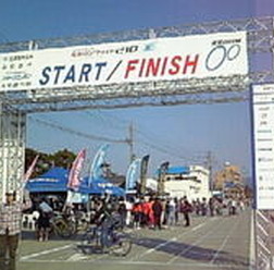 　2008スポニチ佐渡ロングライド210が5月18日（日）に新潟県佐渡島で開催され、快晴の中、2650人が自転車による長距離ライドを楽しんだ。