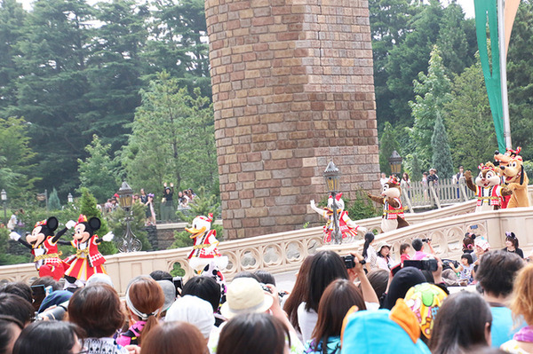 「おんどこどん！」／東京ディズニーランドの「ディズニー夏祭り」