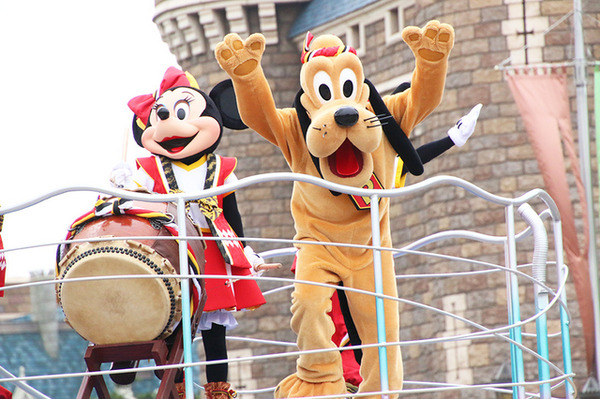 「おんどこどん！」／東京ディズニーランドの「ディズニー夏祭り」