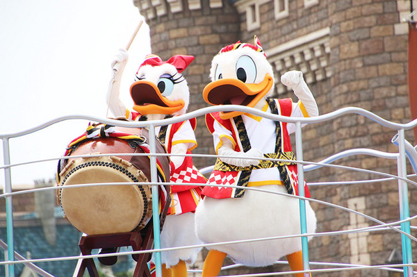 「おんどこどん！」／東京ディズニーランドの「ディズニー夏祭り」