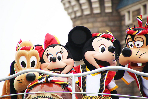 「おんどこどん！」／東京ディズニーランドの「ディズニー夏祭り」