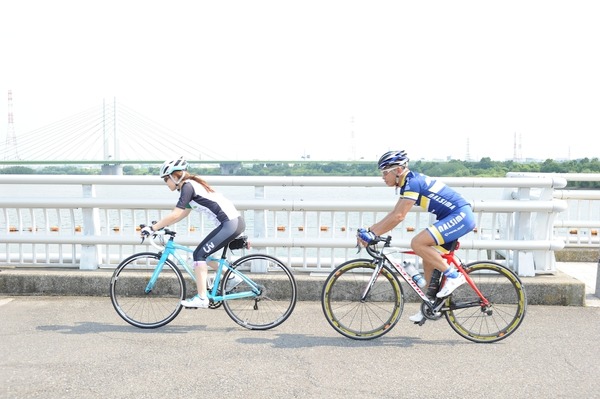 【ツール・ド・東北15】シンガーソングライターの水越ユカ、ロードバイクを特訓！…ロングライドのコツ編